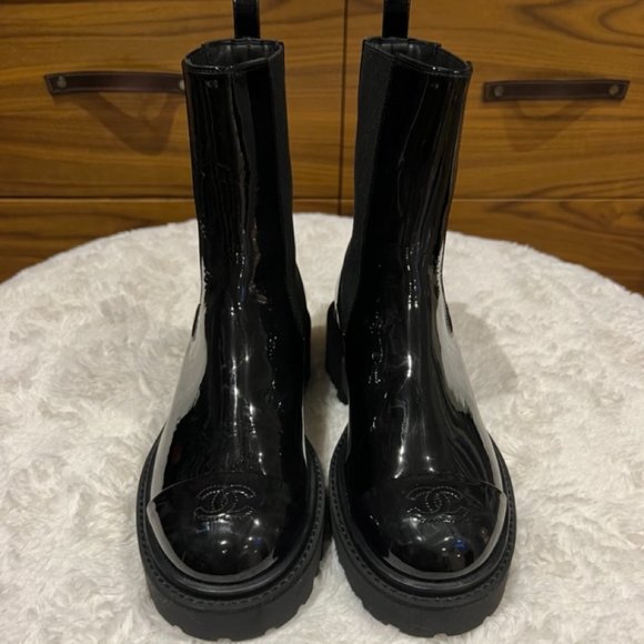 CHANEL PATENT BOOTS SIZE 41 - Picture 2 of 5